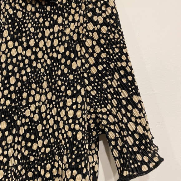 Joie Pleated Black and Beige Button Down T-Shirt Size Medium - Picture 4 of 5